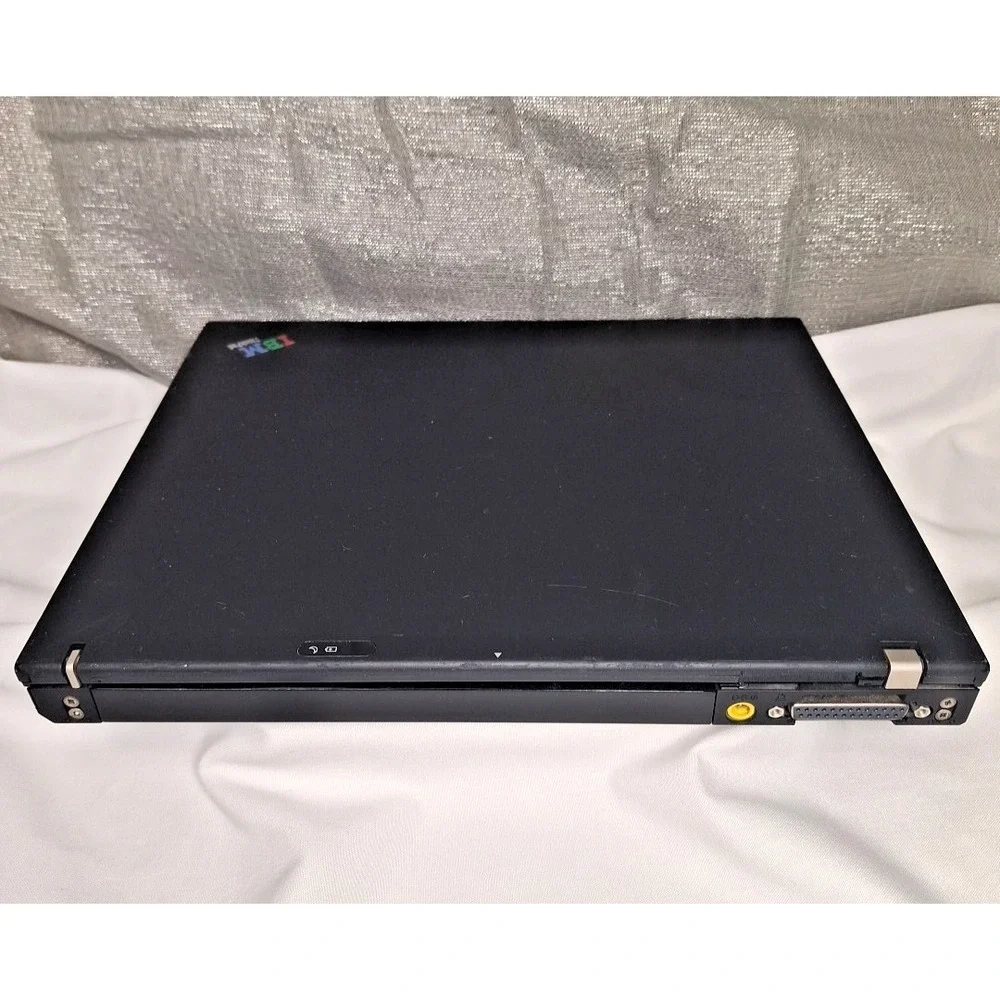 IBM Thinkpad T43 Laptop Powers On - For Parts